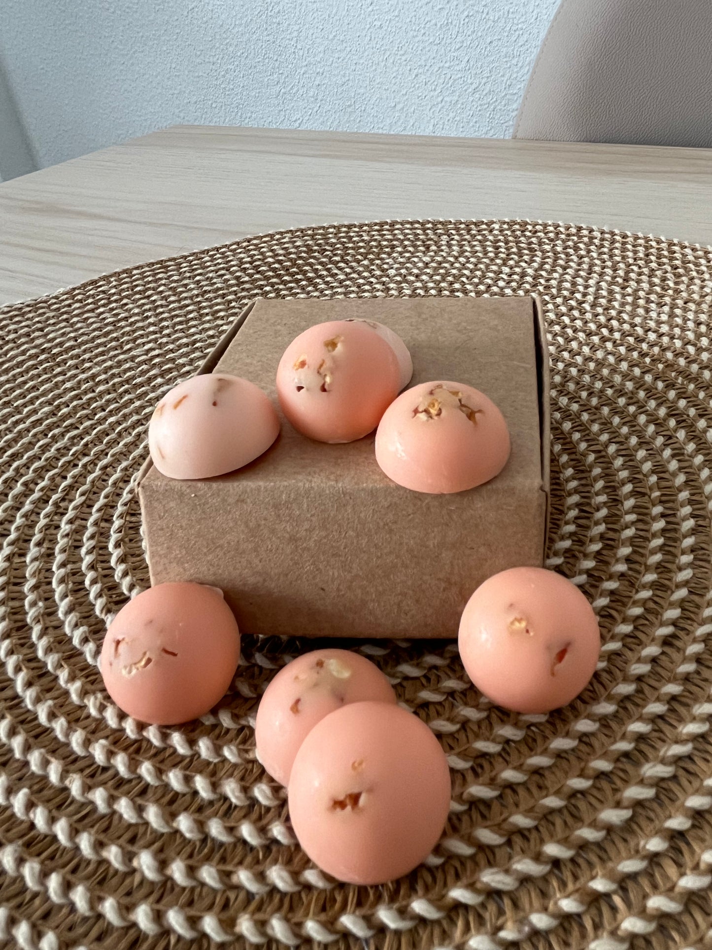 Naranja y especias dulces.